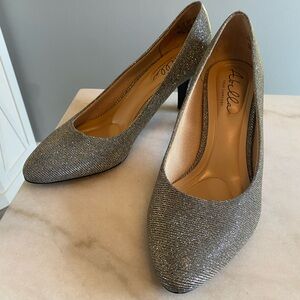 Abella True Comfort Silver Heels, NWOT